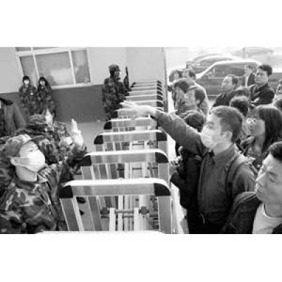 北航新生患甲流死亡 感應(yīng)潔具京城新熱點(diǎn)(組圖)